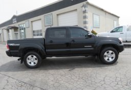 2015 Toyota Tacoma - Image 5