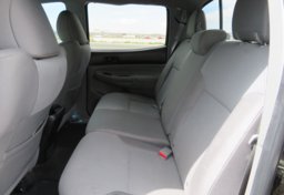 2015 Toyota Tacoma - Image 25