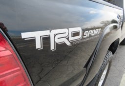 2015 Toyota Tacoma - Image 19