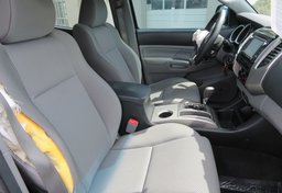 2015 Toyota Tacoma - Image 29