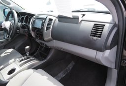 2015 Toyota Tacoma - Image 30