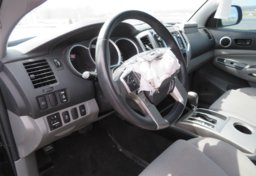 2015 Toyota Tacoma - Image 22
