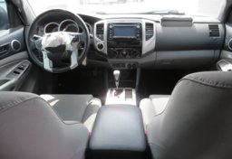 2015 Toyota Tacoma - Image 28