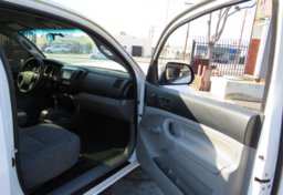 2014 Toyota Tacoma - Image 26