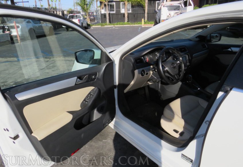 2018 Volkswagen Jetta - Image 20