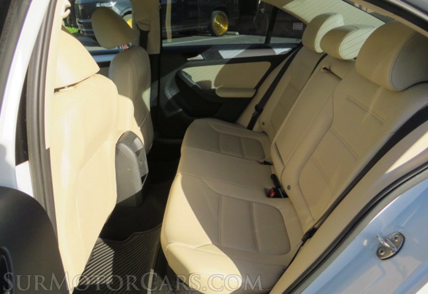 2018 Volkswagen Jetta - Image 29