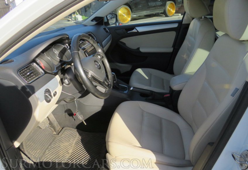 2018 Volkswagen Jetta - Image 25