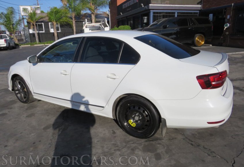 2018 Volkswagen Jetta - Image 10