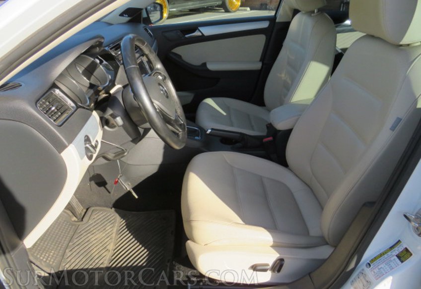 2018 Volkswagen Jetta - Image 23