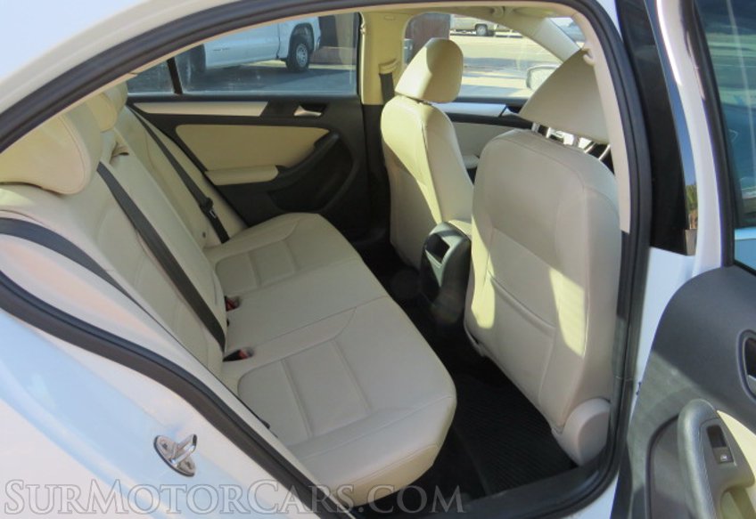 2018 Volkswagen Jetta - Image 30