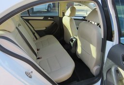 2018 Volkswagen Jetta - Image 30