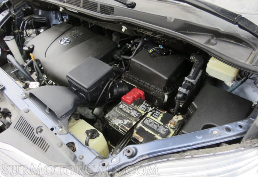 2017 Toyota Sienna - Image 54