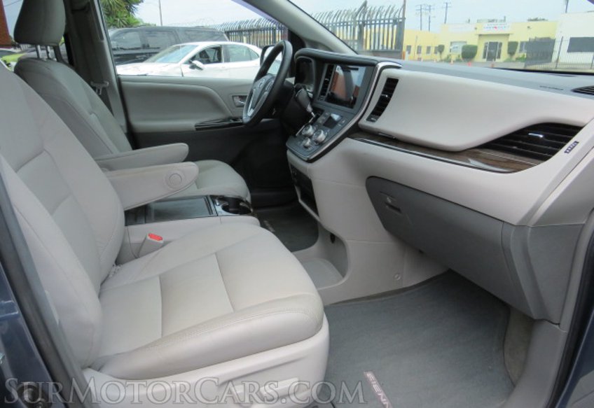 2017 Toyota Sienna - Image 21