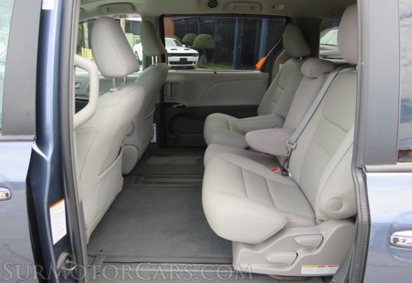 2017 Toyota Sienna - Image 24