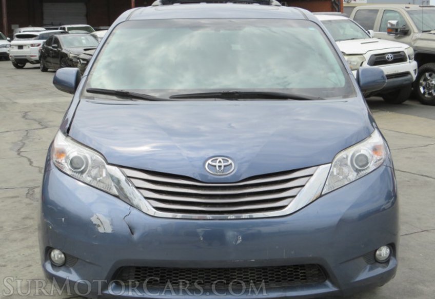 2017 Toyota Sienna - Image 9