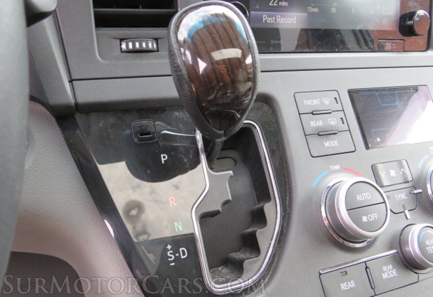 2017 Toyota Sienna - Image 45