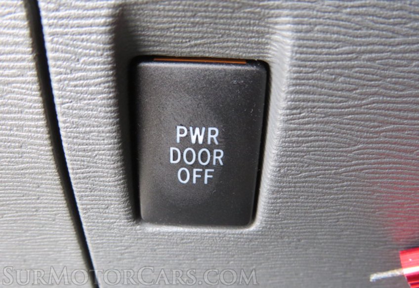 2017 Toyota Sienna - Image 38