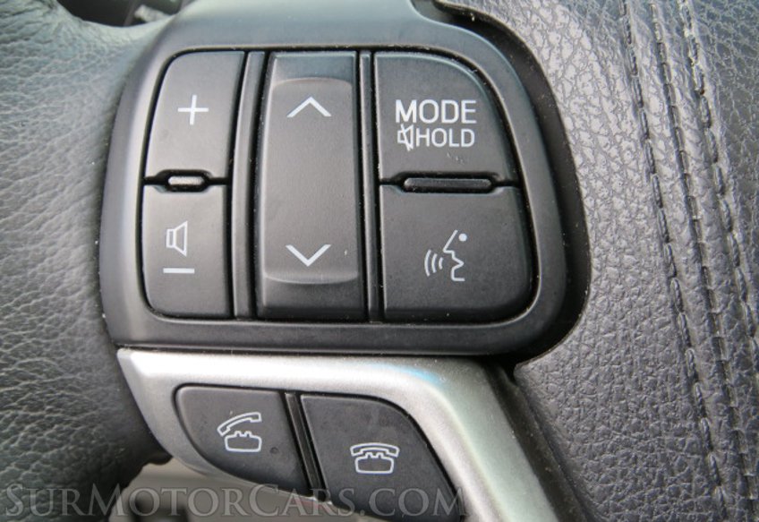 2017 Toyota Sienna - Image 32