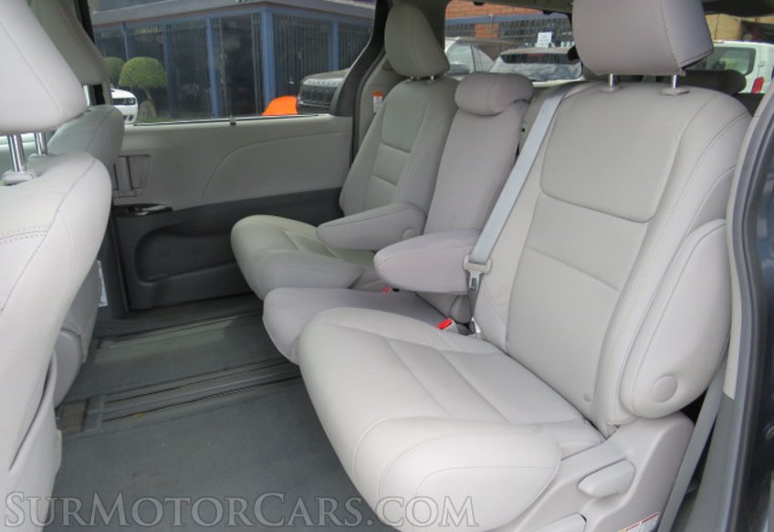 2017 Toyota Sienna - Image 22