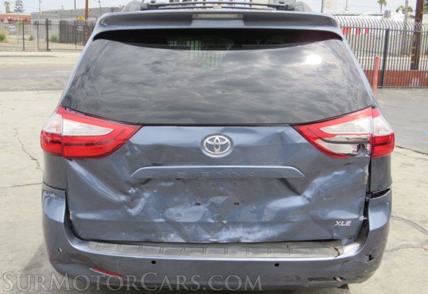 2017 Toyota Sienna - Image 10