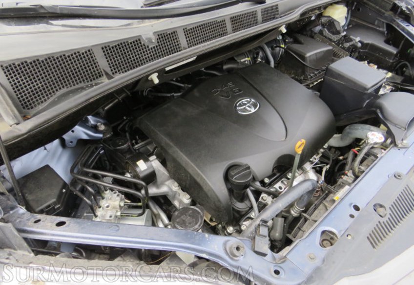 2017 Toyota Sienna - Image 55