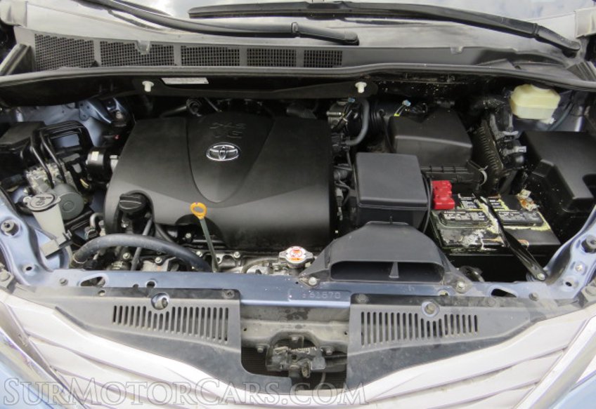 2017 Toyota Sienna - Image 53