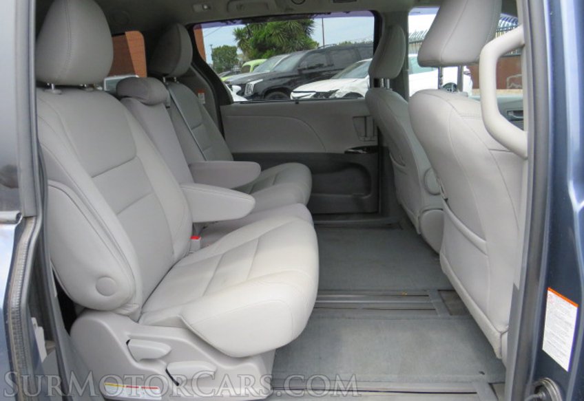 2017 Toyota Sienna - Image 23