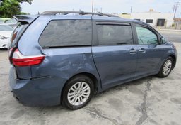 2017 Toyota Sienna - Image 6