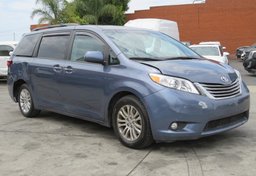 2017 Toyota Sienna - Image 4