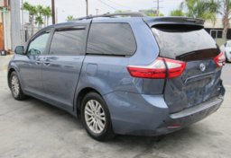 2017 Toyota Sienna - Image 7
