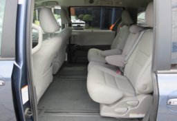 2017 Toyota Sienna - Image 24