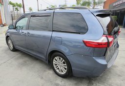 2017 Toyota Sienna - Image 5