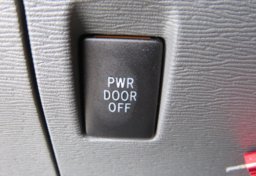 2017 Toyota Sienna - Image 38