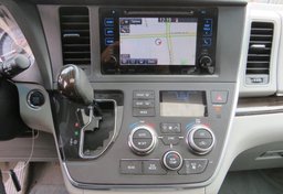 2017 Toyota Sienna - Image 42