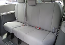 2017 Toyota Sienna - Image 28