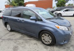 2017 Toyota Sienna - Image 2