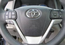 2017 Toyota Sienna - Image 31