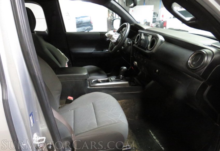 2017 Toyota Tacoma - Image 28