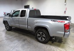 2017 Toyota Tacoma - Image 5