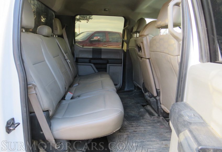 2018 Ford Super Duty F-550 DRW - Image 25