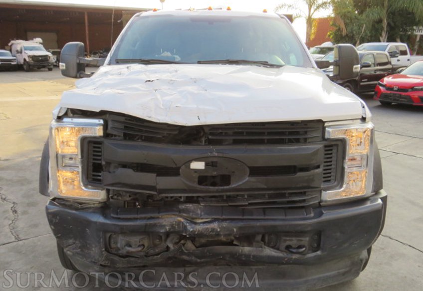 2018 Ford Super Duty F-550 DRW - Image 11