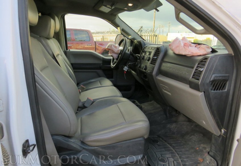 2018 Ford Super Duty F-550 DRW - Image 23