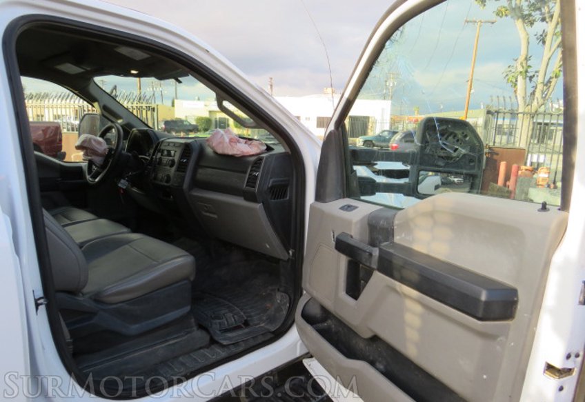 2018 Ford Super Duty F-550 DRW - Image 17