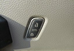 2018 Ford Super Duty F-550 DRW - Image 37