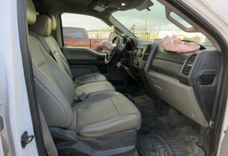 2018 Ford Super Duty F-550 DRW - Image 23