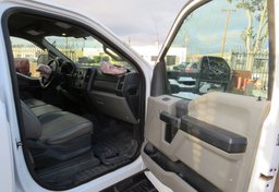 2018 Ford Super Duty F-550 DRW - Image 17