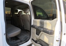 2018 Ford Super Duty F-550 DRW - Image 19