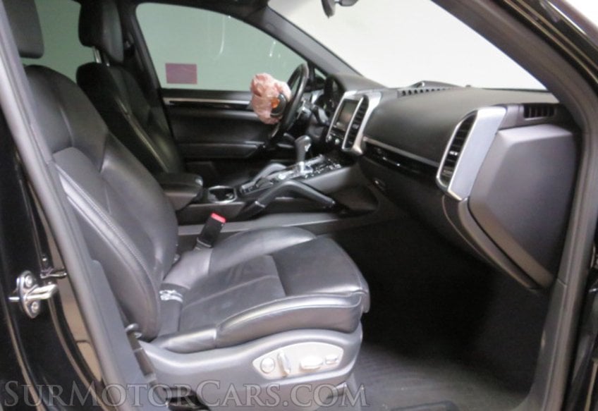 2016 Porsche Cayenne - Image 26