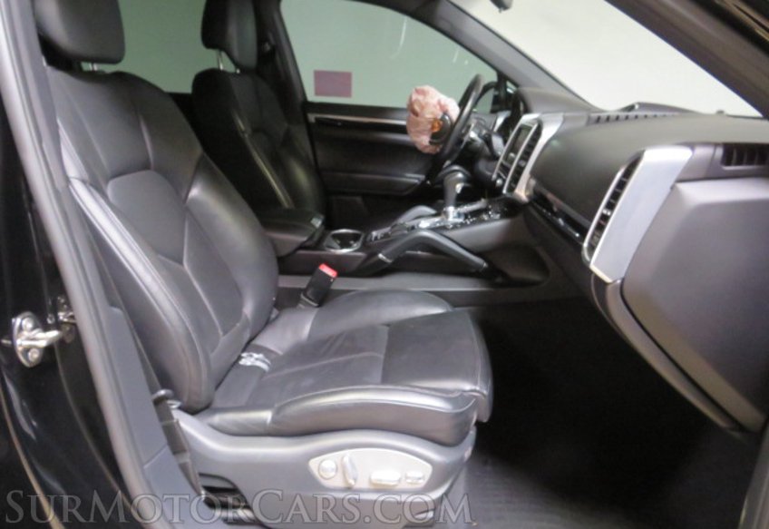 2016 Porsche Cayenne - Image 30