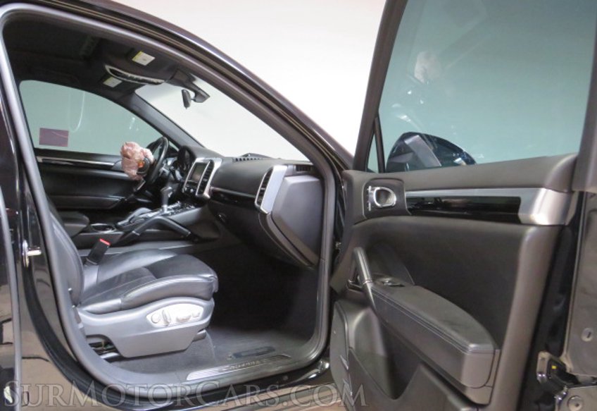 2016 Porsche Cayenne - Image 22